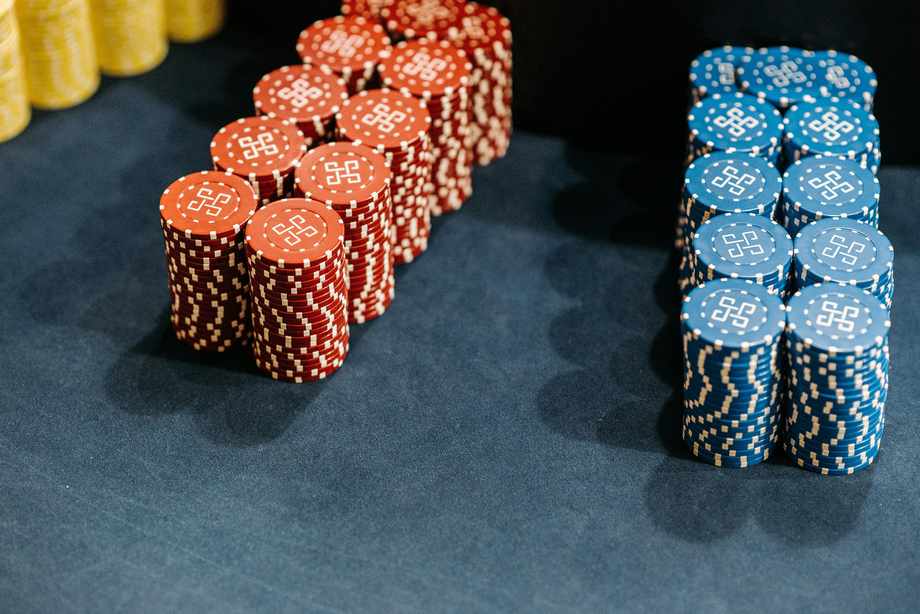 Pourquoi les machines à sous dominent les casinos en ligne : Le guide complet