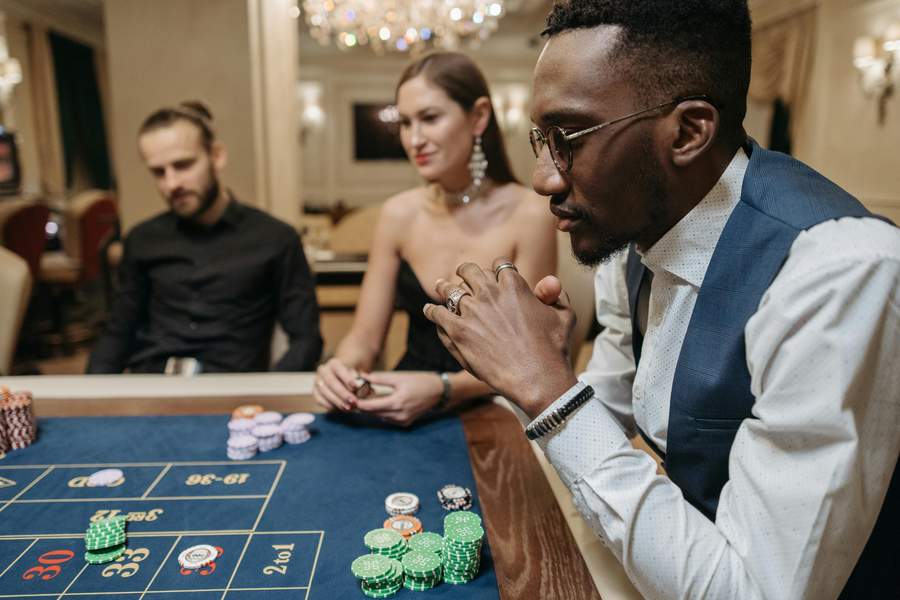 Ultimate Guide to Winning at Spinoverse Casino: Strategies, Tips & Tricks